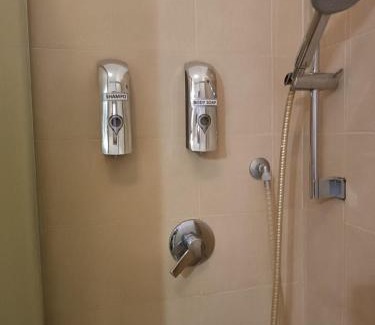 Quartiere XXII Collatino Bed & Breakfast | Family-Friendly Retreat at Domus Romae with Hot Tub & Kitchen