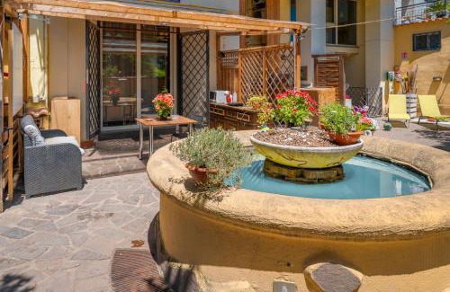 Torre Annunziata Bed & Breakfast | Discover Domus Vesuvia: Oceanfront Escape with Hot Tub