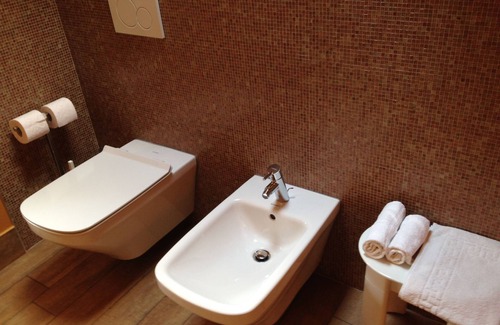 Lecco Hotel | Comfortable Stays at Don Abbondio with Breakfast Included