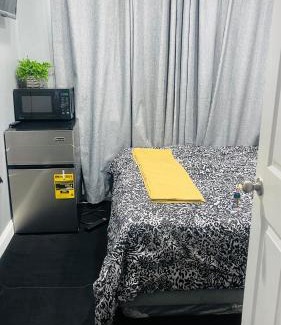 Queens House | Cozy Retreat at Don Cozy with Restaurant Amenities