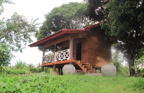 Champasak Province Hostel | Pet-Friendly Stay at Don Som Riverside Guesthouse, Rated 9/10