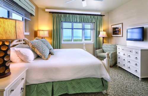 Long Beach Resort | Indulge in Oceanfront Comfort and Fresh Oysters!