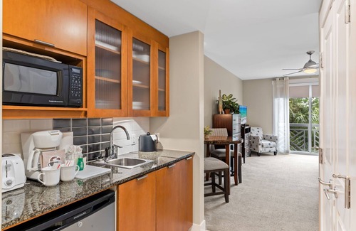 Baytowne Wharf Condo | Don't Miss this one!Bahia Studio/Pool View/Walk to Village/Pool/Tram to Beach