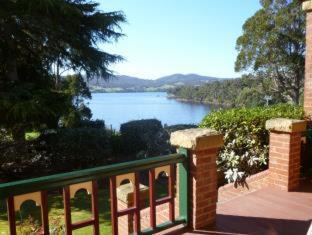 Castle Forbes Bay Bed & Breakfast | Inviting Donalea Bed and Breakfast with River Views