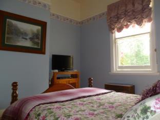 Castle Forbes Bay Bed & Breakfast | Inviting Donalea Bed and Breakfast with River Views