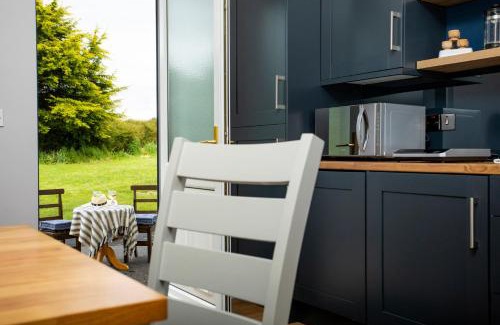 Lecemy House | Explore Donegal Manor: 4-Star Hotel with Hot Tub & Family Perks