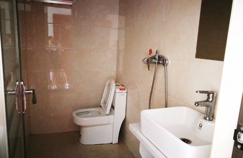 Beihu District House | Budget-Friendly Stay at Dong Jiang Hu Xiang Cun Da Wan Cai