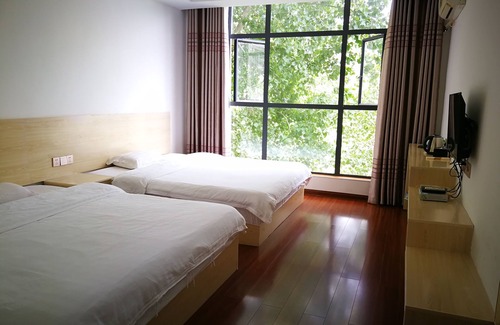 Beihu District House | Budget-Friendly Stay at Dong Jiang Hu Xiang Cun Da Wan Cai