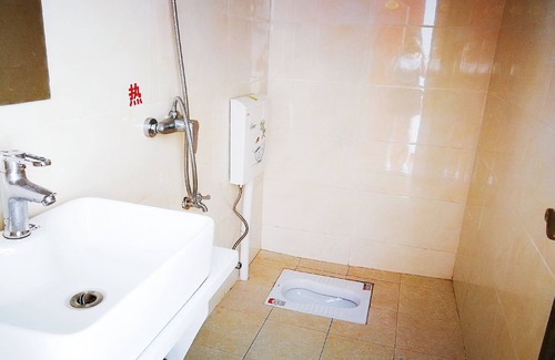 Beihu District House | Budget-Friendly Stay at Dong Jiang Hu Xiang Cun Da Wan Cai