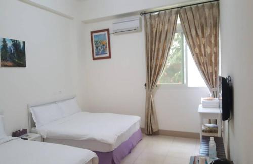 Shoufeng House | Cozy Dong Pan B&B: Rated 8/10 with Breakfast & Fireplace