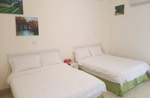 Shoufeng House | Cozy Dong Pan B&B: Rated 8/10 with Breakfast & Fireplace