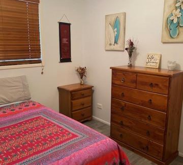 Dongara House | Explore Dongara Breeze Inn: Pet-Friendly & Cozy Retreat
