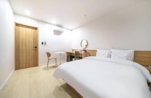 Okpo-dong Hotel | Experience DongBaek Hotel Okpo: A Perfect Family Retreat