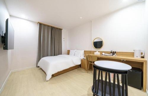 Okpo-dong Hotel | Experience DongBaek Hotel Okpo: A Perfect Family Retreat