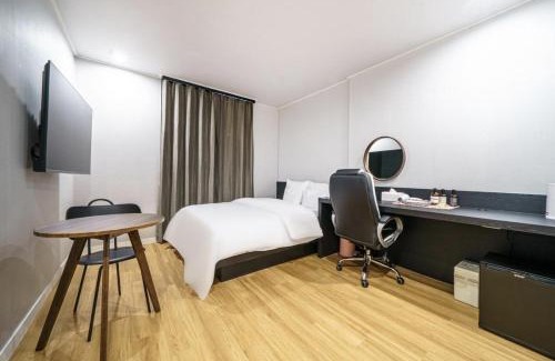 Okpo-dong Hotel | Experience DongBaek Hotel Okpo: A Perfect Family Retreat