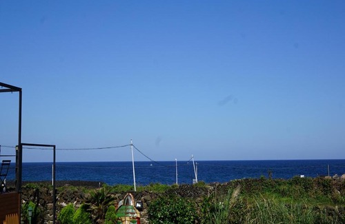 Gujwa House | Relaxing Oceanfront Getaway at Dongbokri 671 Hotel