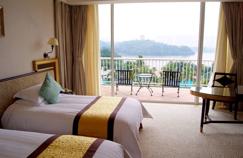 Dongguan City Center Hotel | Relaxing Retreat at Dongguan MCB Lake Hotel - 4 Star Escape