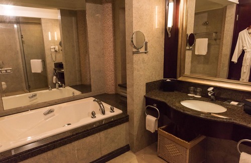 Dongguan City Center Hotel | Relaxing Retreat at Dongguan MCB Lake Hotel - 4 Star Escape