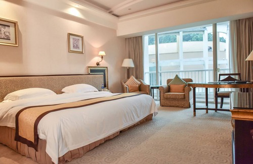 Dongguan City Center Hotel | Relaxing Retreat at Dongguan MCB Lake Hotel - 4 Star Escape