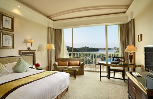 Dongguan City Center Hotel | Relaxing Retreat at Dongguan MCB Lake Hotel - 4 Star Escape
