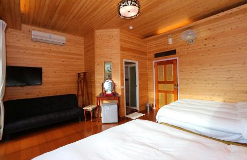 Wujie House | Family-Friendly Dongshan River Resort Farm with Kitchen Amenities
