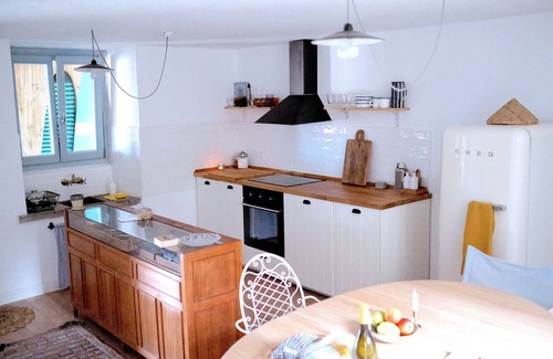 Ferrol House | Beautiful Doni Beach House with Pool & Ocean Views