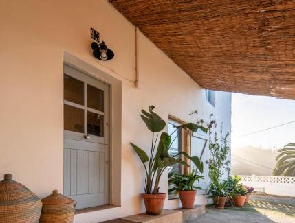 Ferrol House | Discover Family-Friendly Comfort at Doni Beach House