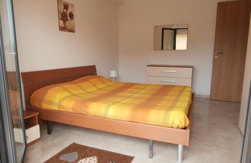 Roseto degli Abruzzi Apartment | Donizetti Apartment 1: Oceanfront Retreat with Hot Tub