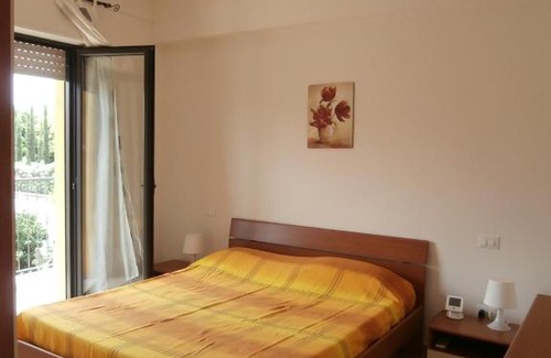 Roseto degli Abruzzi Apartment | Donizetti Apartment 1: Oceanfront Retreat with Hot Tub