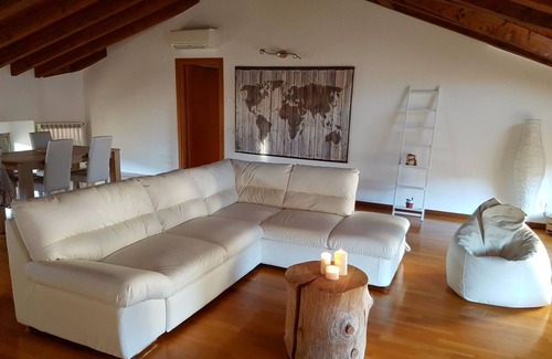 Citta Bassa Apartment | Experience the Comfort of Donizetti Royal Attic for 6