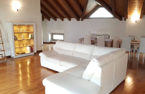 Citta Bassa Apartment | Experience the Comfort of Donizetti Royal Attic for 6