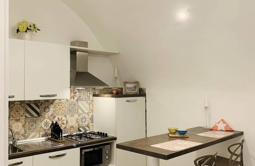 Quartieri Spagnoli House | Elegant Stay at Donn'Anna Naples Home - Family Friendly