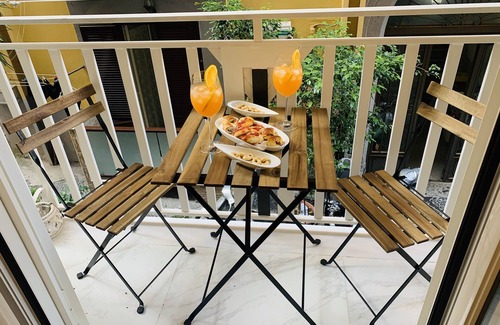 Quartieri Spagnoli House | Elegant Stay at Donn'Anna Naples Home - Family Friendly