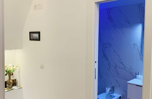 Quartieri Spagnoli House | Elegant Stay at Donn'Anna Naples Home - Family Friendly