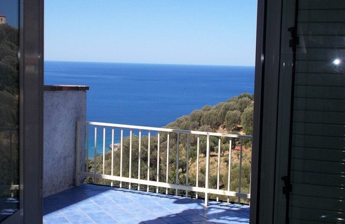 Marina di Pisciotta Apartment | Family-Friendly Donna Ester: Cozy Three-Room Getaway