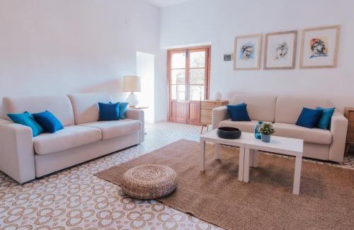 Puliciano House | Elegant Donna Laura: 4-Star Getaway for Families & Pets