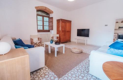 Puliciano House | Elegant Donna Laura: 4-Star Getaway for Families & Pets
