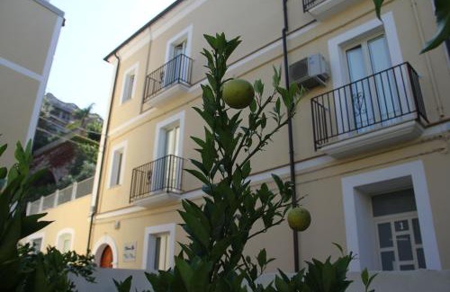 Bonifati Apartment | Donna Lea: Pet-Friendly Oceanfront Retreat with Stellar Reviews