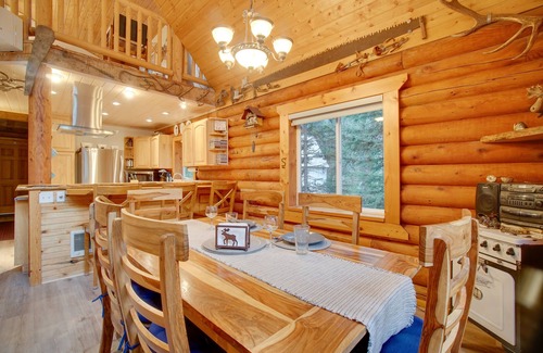 Wagon Wheel Cabin | Cozy Donnelly Cabin: Private Deck Near Lake Cascade
