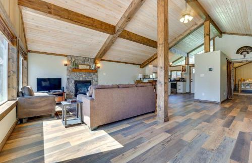 Donnelly House | Cozy Donnelly Cabin with Fire Pit Near Skiing and Boating