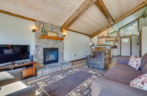 Donnelly House | Cozy Donnelly Cabin with Fire Pit Near Skiing and Boating