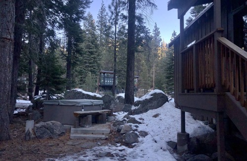 Donner Lake Woods Cabin | Donner Creekside Cabin: Guest Rated 10/10 with Hot Tub