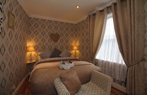 Donnybrook House | Discover Donnybrook Hall: Guest Rated 9.4 with Spa & Breakfast