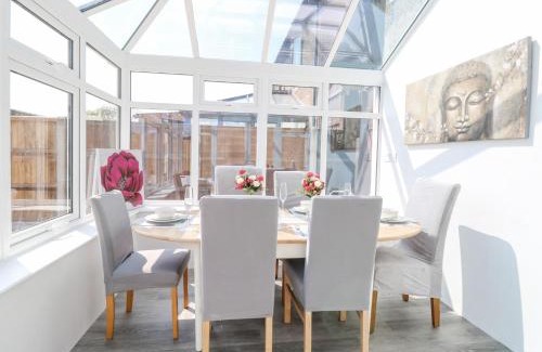 Caister-on-Sea House | Discover Donnys Plaice: Family & Pet-Friendly Retreat