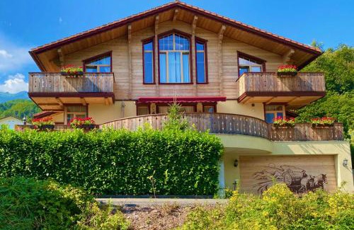 Quarten House | Relax at Doodle's Amazing Chalet with Pool & Ocean View