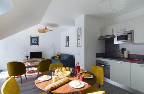 Concarneau Apartment | Oceanfront Doolin Apartment Steps from the Sea