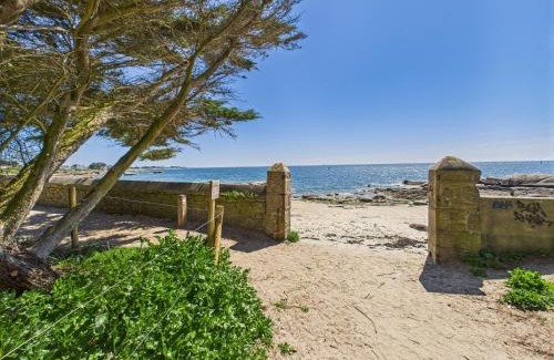 Concarneau Apartment | Oceanfront Doolin Apartment Steps from the Sea
