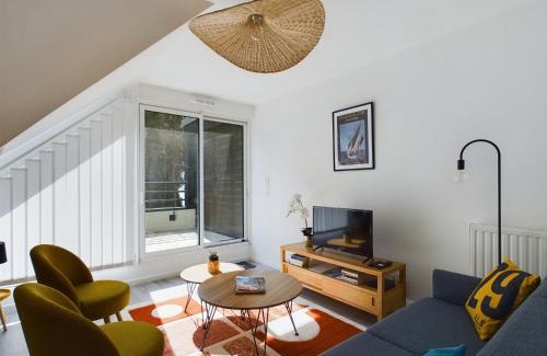 Concarneau Apartment | Oceanfront Doolin Apartment Steps from the Sea