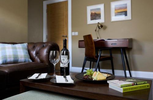 Doolin Hotel | Welcoming Doolin Inn: Oceanfront Stay with Top Amenities