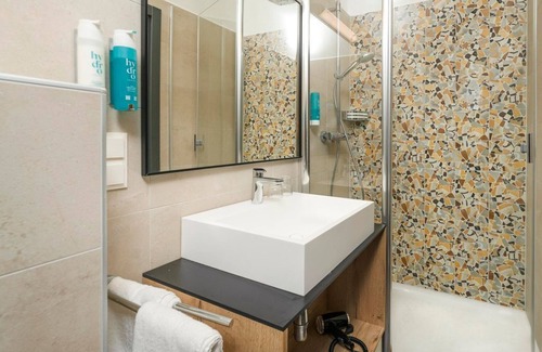 Altfinkenstein House | Standard Double Room at Finkensteiner Hof - Family-Friendly Retreat